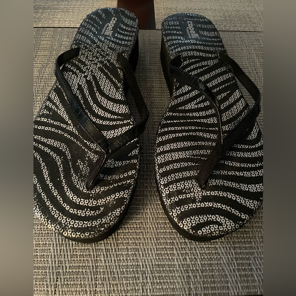 Zebra stripped thong flip flop with heel wedge